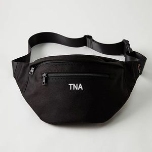 Aritzia TNA Anni waist pack / belt bag